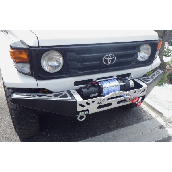 PARACHOQUE DELANTERO N4 CON WINCH HZJ-70 ANT. 2007