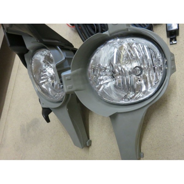 KIT COMPLETO FAROS ANTINIEBLA HILUX (2005-2008)