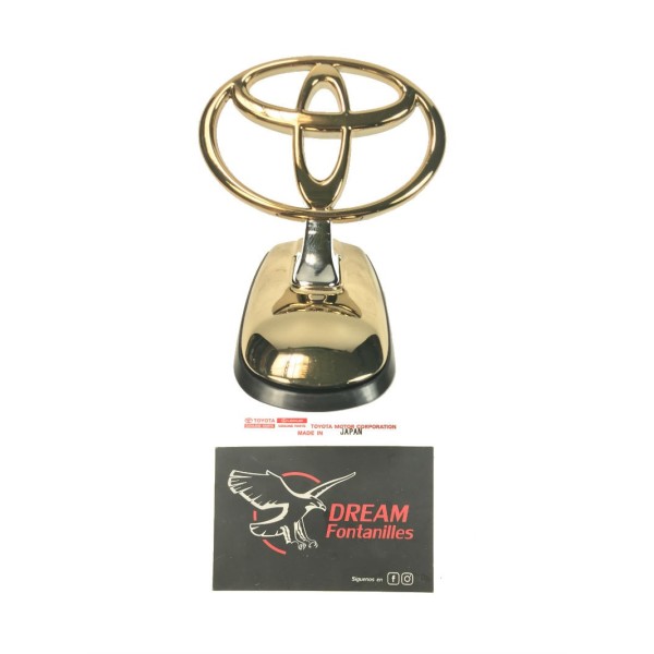 EMBLEMA TOYOTA HDJ-100 DORADO