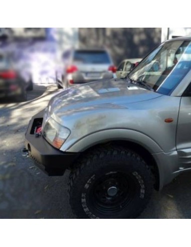 PARACHOQUES DELANTERO ACERO REFORZADO MONTERO V60 MITSUBISHI