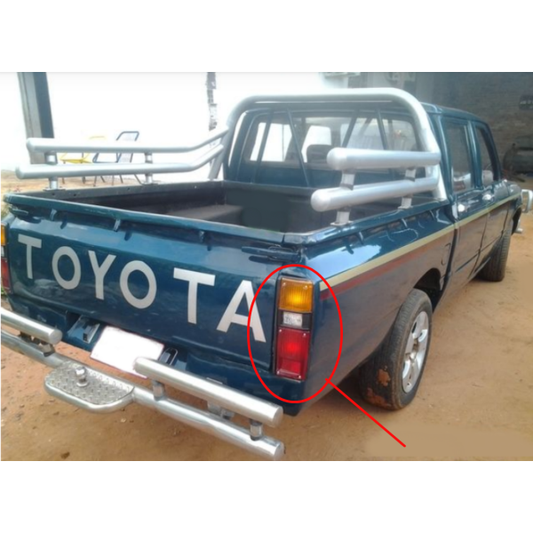 TULIPA TRASERA DERECHA HILUX 78/84