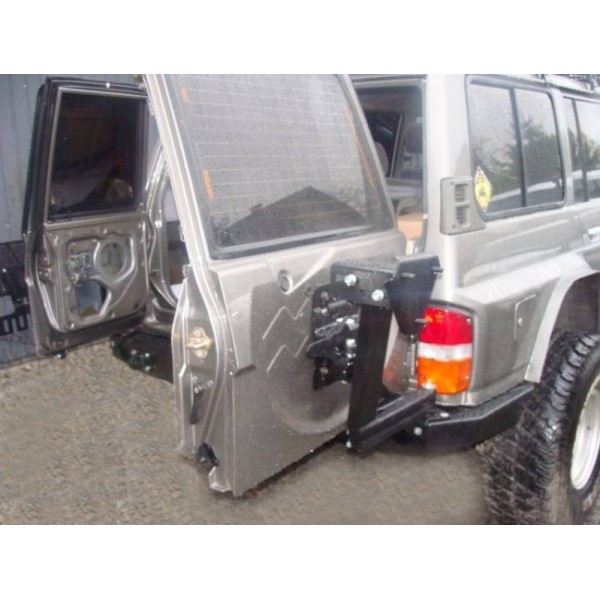 Supporto ruota posteriore destro Nissan Patrol...