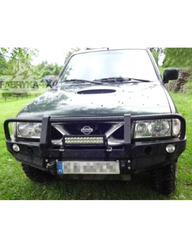 Pare-chocs avant renforcé en acier avec pare-buffle amovible Nissan Terrano II (2000-2006) - Fabryka 4x4