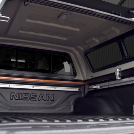 Hardtop Reforzado Commercial en ABS sin Ventanas para Nissan Navara D23 / NP300 Doble Cabina en Imprimación - Aeroklas