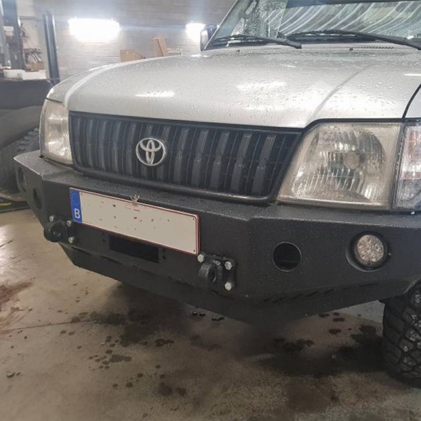 Front bumper made of reinforced steel J9...