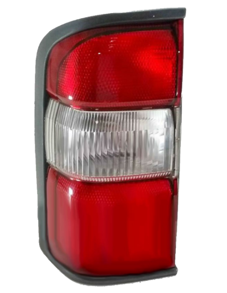 Lanterna traseira Nissan Patrol Y61 (1997 - 2002) homologada.
