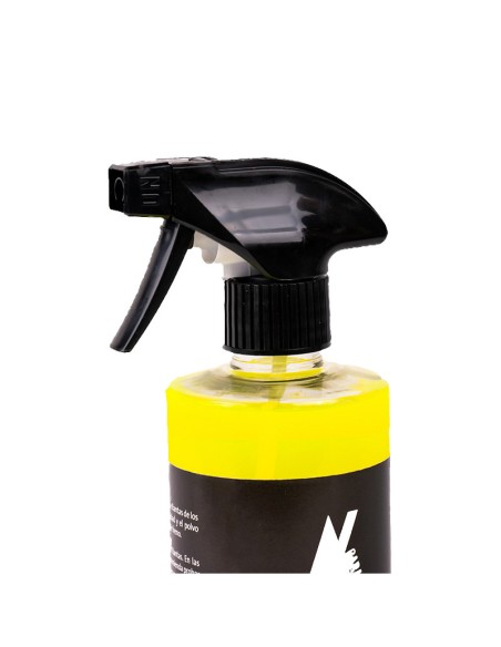 Nettoyeur de jantes de voiture