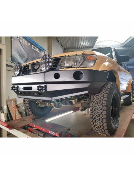 Vorderer Stoßfänger aus verstärktem Stahl für den Nissan Patrol Y61 (97 - 05) - Fabryka 4x4
