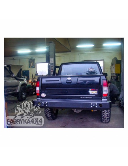 Bouclier arrière renforcé en acier pour Nissan Navara D22 (2001-2004) par Nissan - Fabryka 4x4.