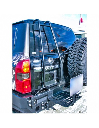 Escada traseira para Nissan Patrol Y61 (GU4) -...