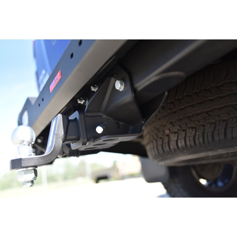 Bouclier arrière en acier renforcé avec feux LED et attelage pour Isuzu D-Max (2020 - ) - Fabryka 4x4