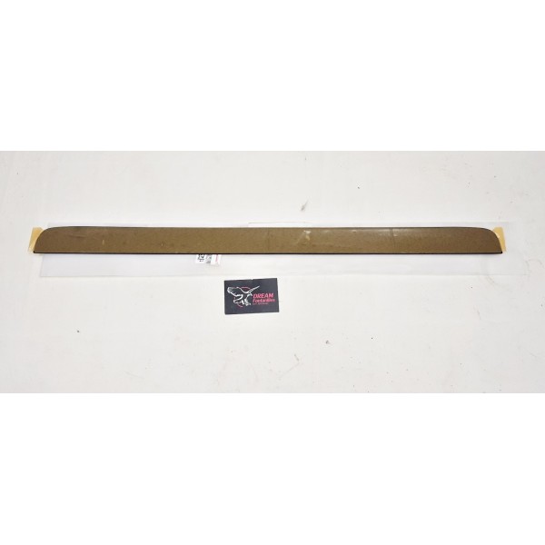 EMBLEMA PORTON TRASERO J-8