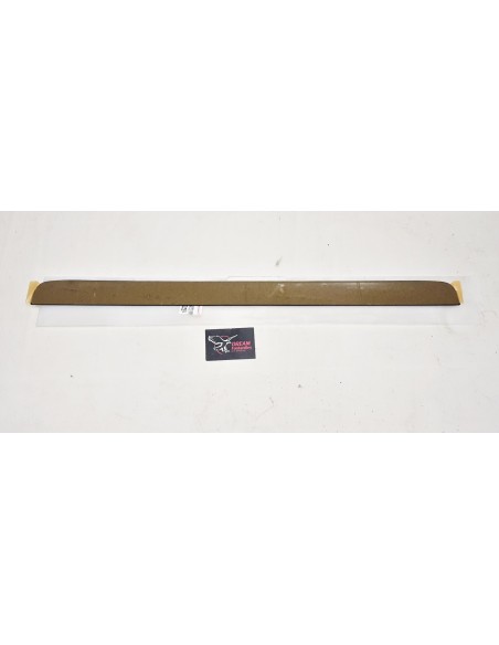 EMBLEMA PORTON TRASERO J-8