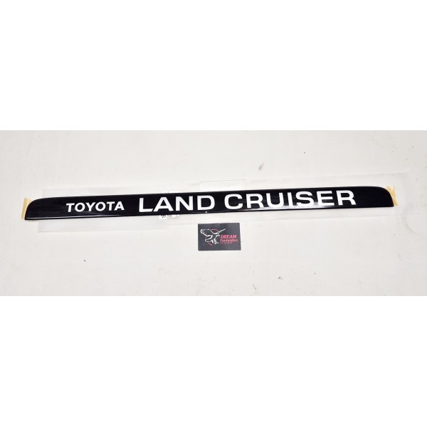 EMBLEMA PORTON TRASERO J-8