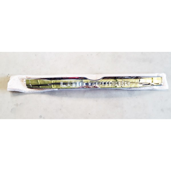 EMBELLECEDOR PORTON J-15